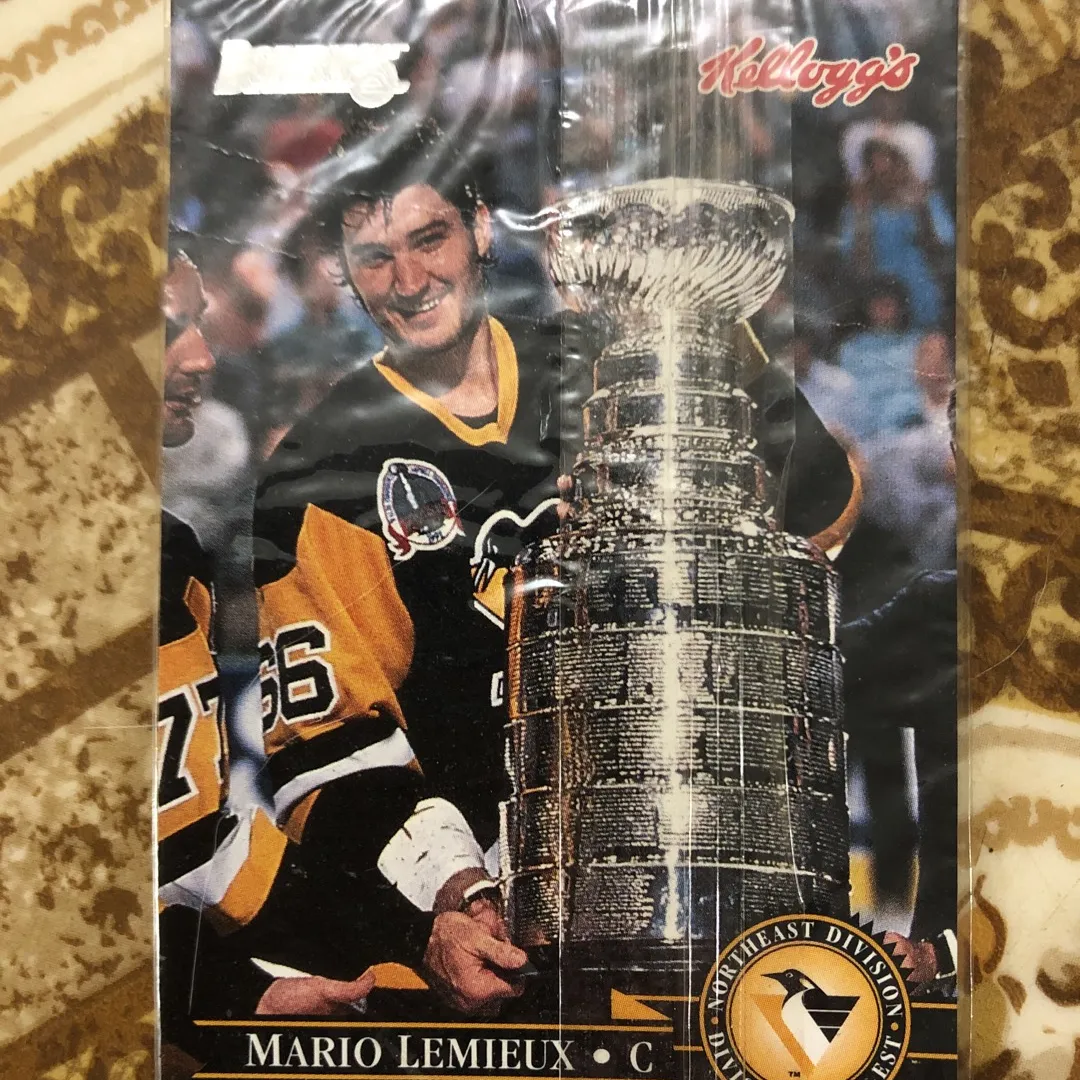 2 Kellogg’s Hockey Cards BNIP (from 90’s) photo 5