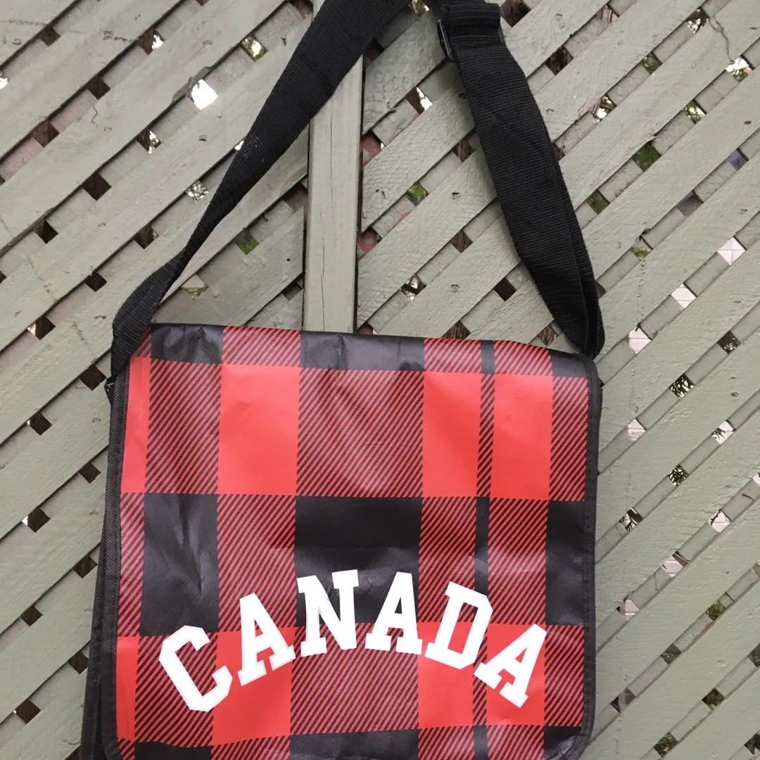 Plastic Roots Carrier Bag - Canada photo 1