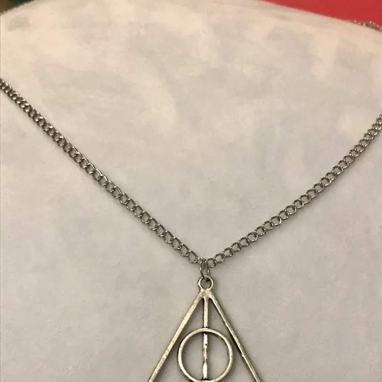 Deathly Hallows necklace photo 1