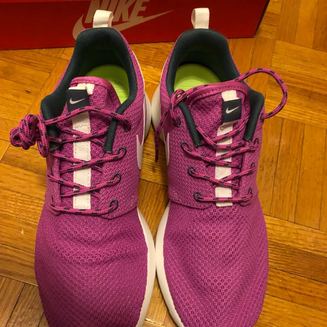 Nike Roshe in Purple/navy (size 7) photo 3