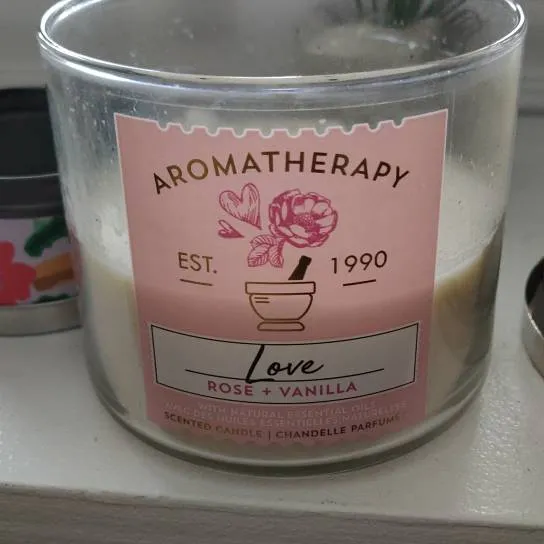 Bath And Body Works Aromatherapy Love Candle photo 1