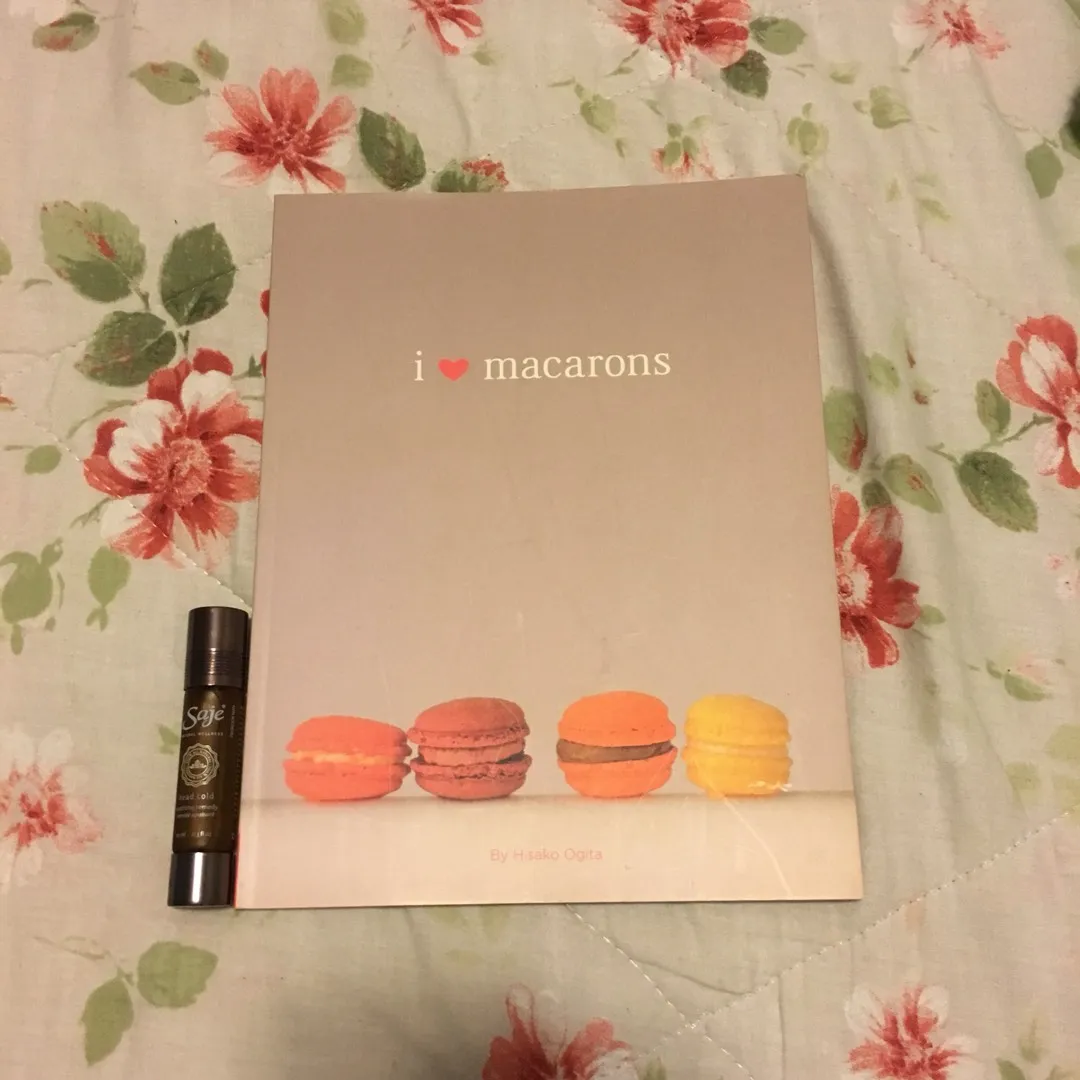“I ❤️ Macarons” Book photo 5
