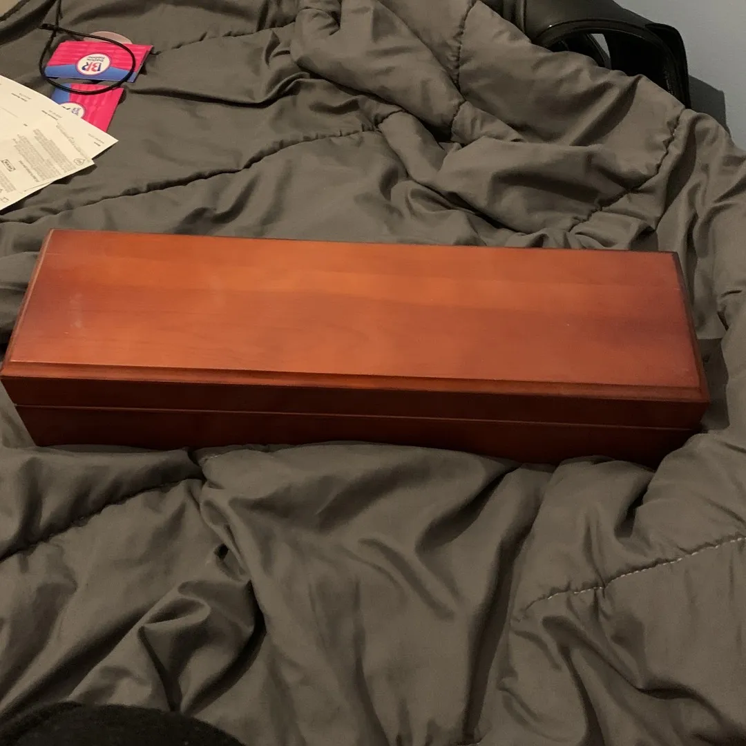 wooden box with felt/velvety dividers photo 1