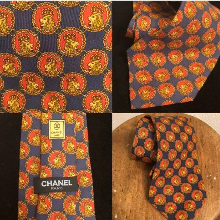 vintage  Rare 1980s Chanel silk necktie with leo lion medalli... photo 1