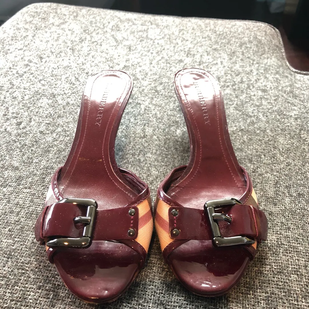 Gorgeous Burberry Mules Size 40 photo 3