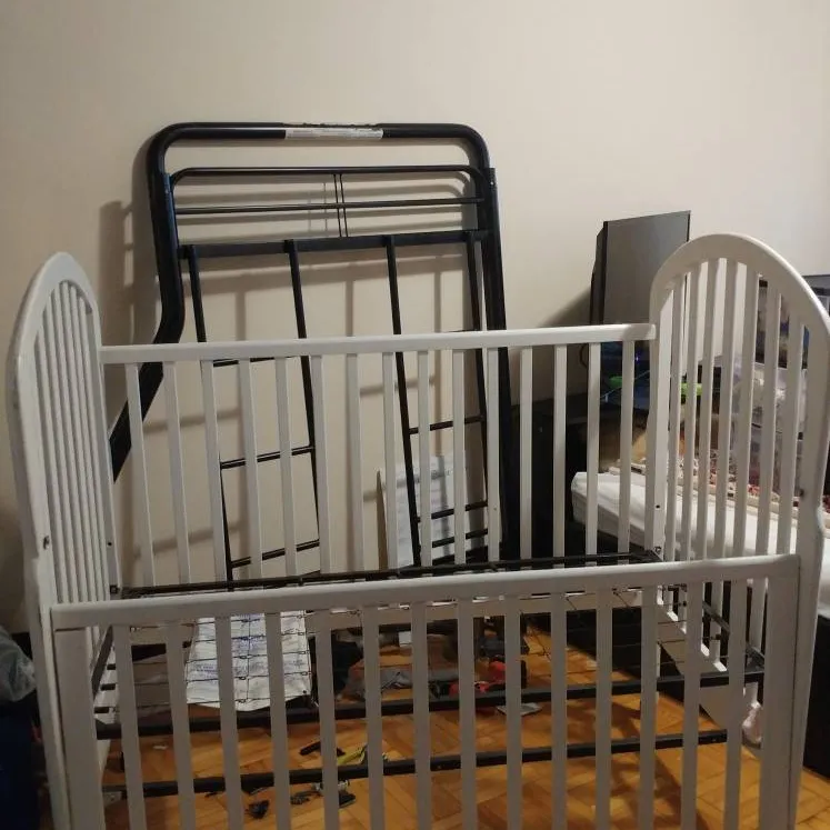 Baby Crib photo 1