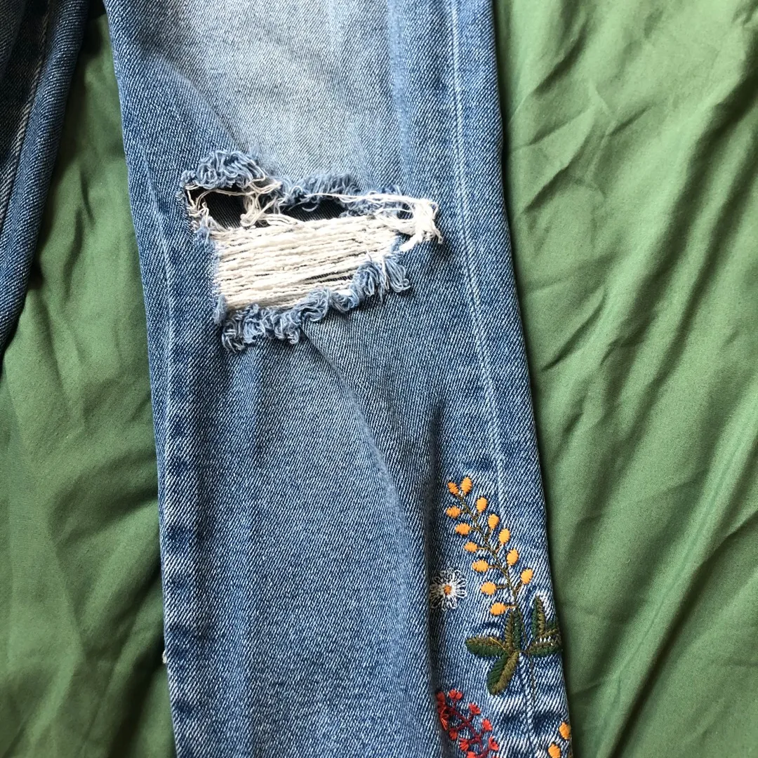Flower Embroided Ripped Jeans photo 5