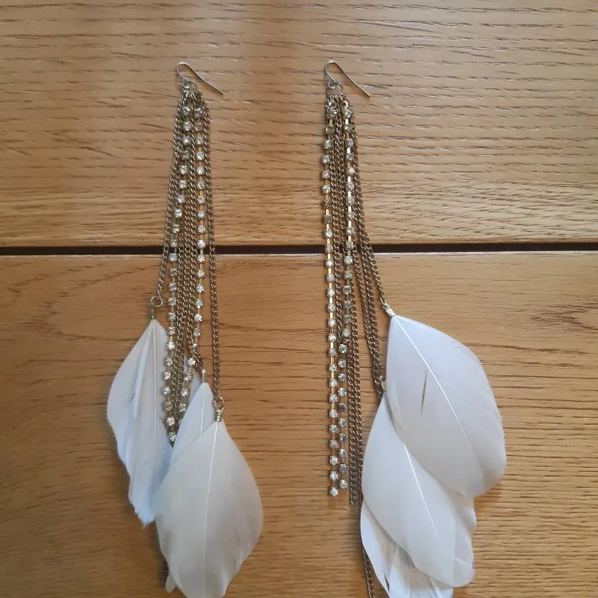 Shiny earrings with white feathers💎 photo 1