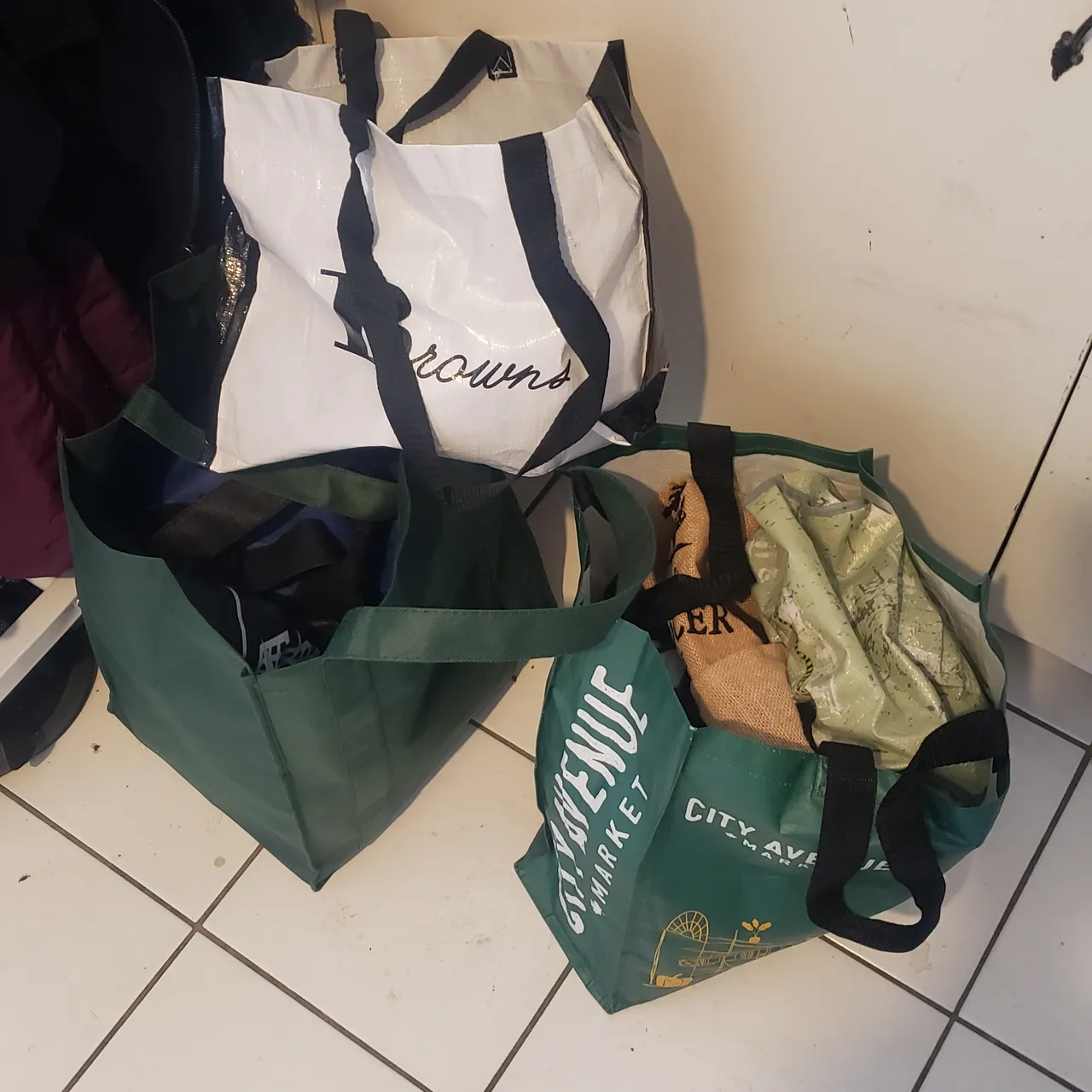 Shopping bags photo 1