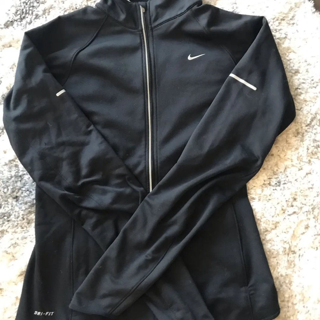 Women’s Nike Thermal Jacket photo 1