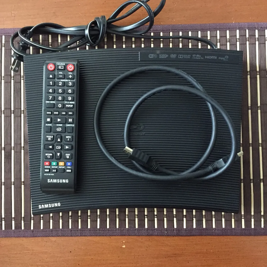 Samsung Blueray Player With WiFi/Netflix And HDMI cable photo 1