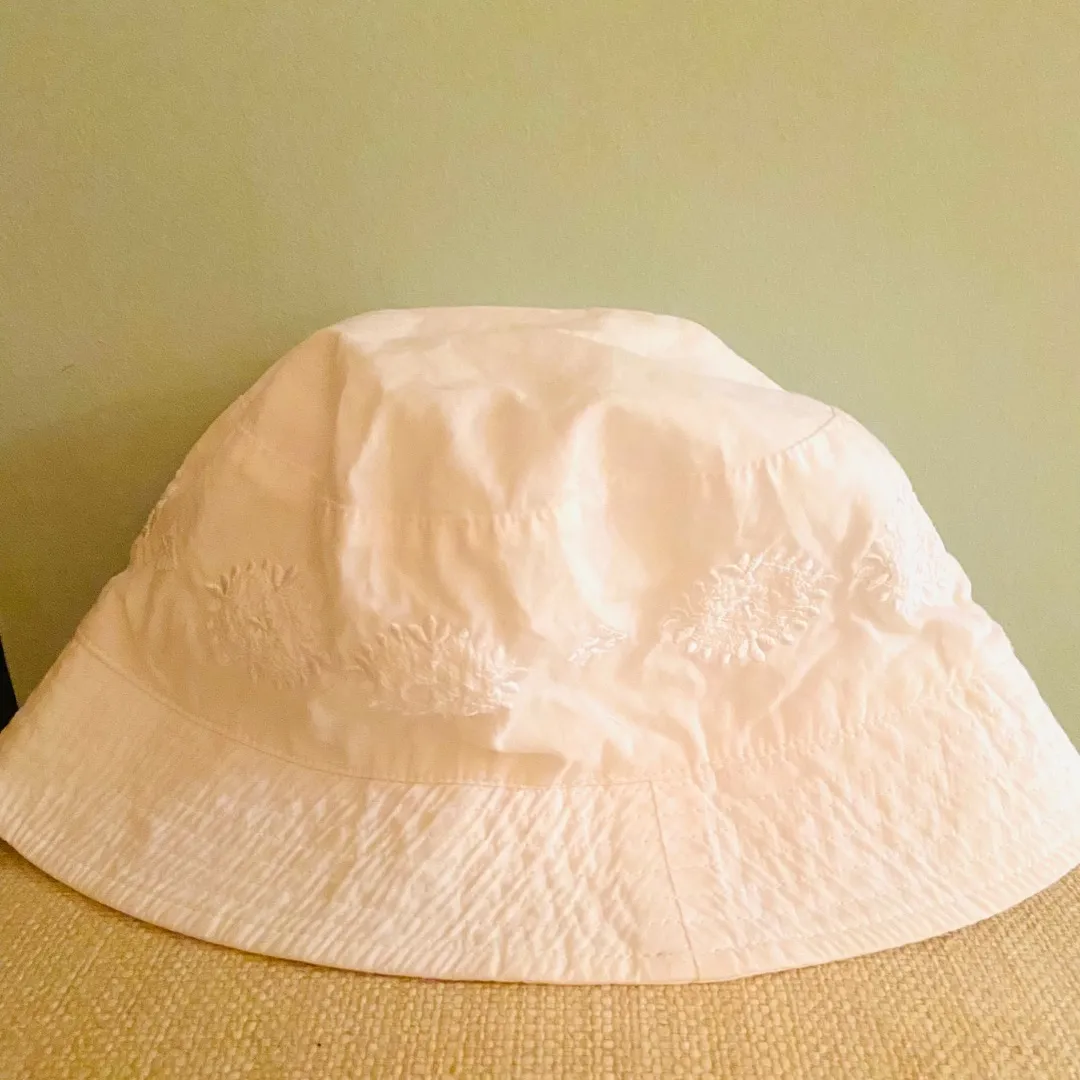 White Cotton Summer Bucket Hat photo 1