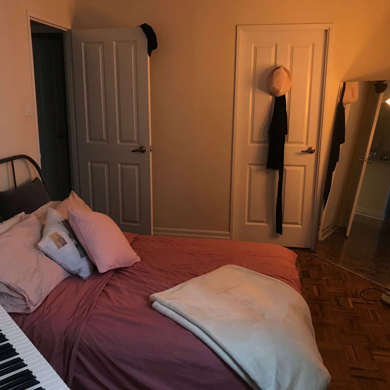 Room for Rent 850$ May-Aug photo 3