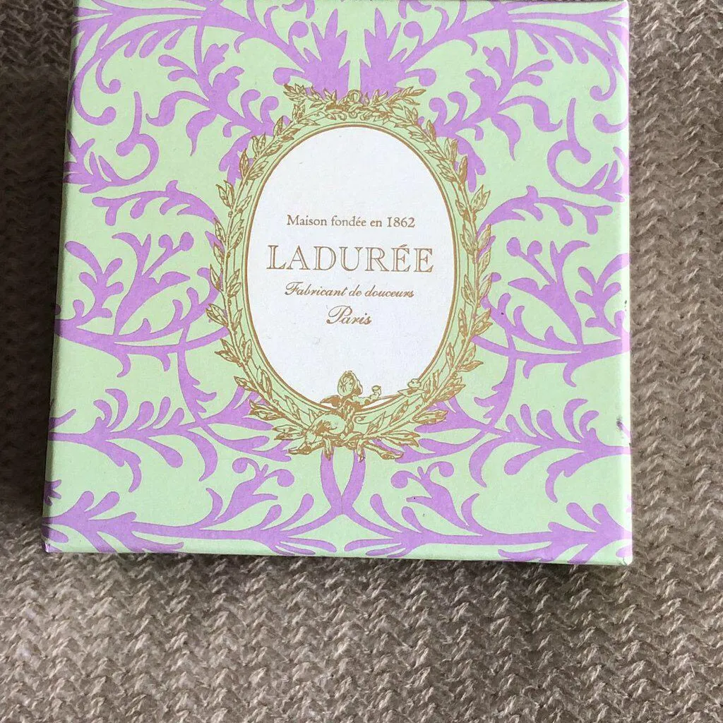Ladurée Limited Edition Easter Box photo 1