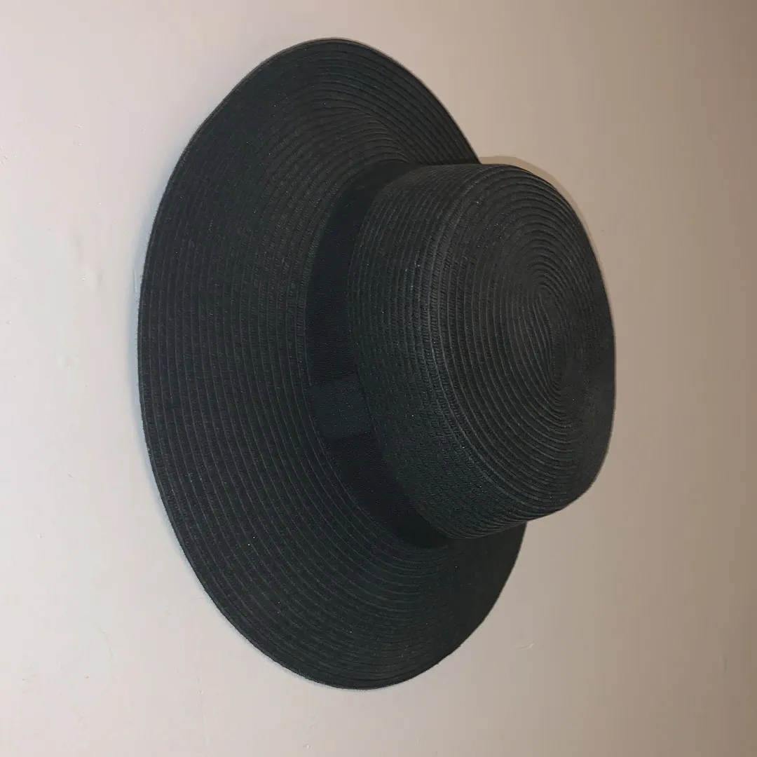 Women’s hat photo 1