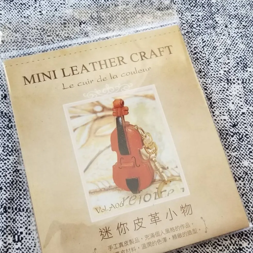 Mini Leather Craft DIY Violin photo 1