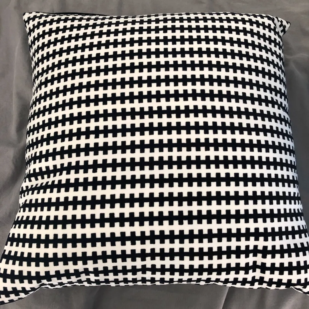 Cushion Black and White Pattern photo 1