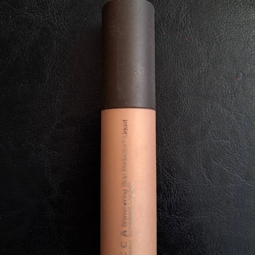 BECCA Shimmering Skin Perfector photo 1