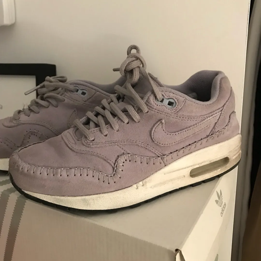 Lilac Suede Nike air max Size 5.5 photo 1