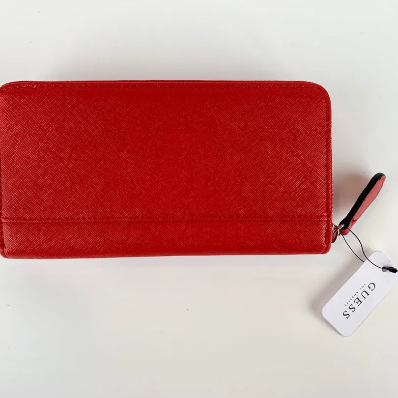 BNWT Red Guess Wallet! photo 4
