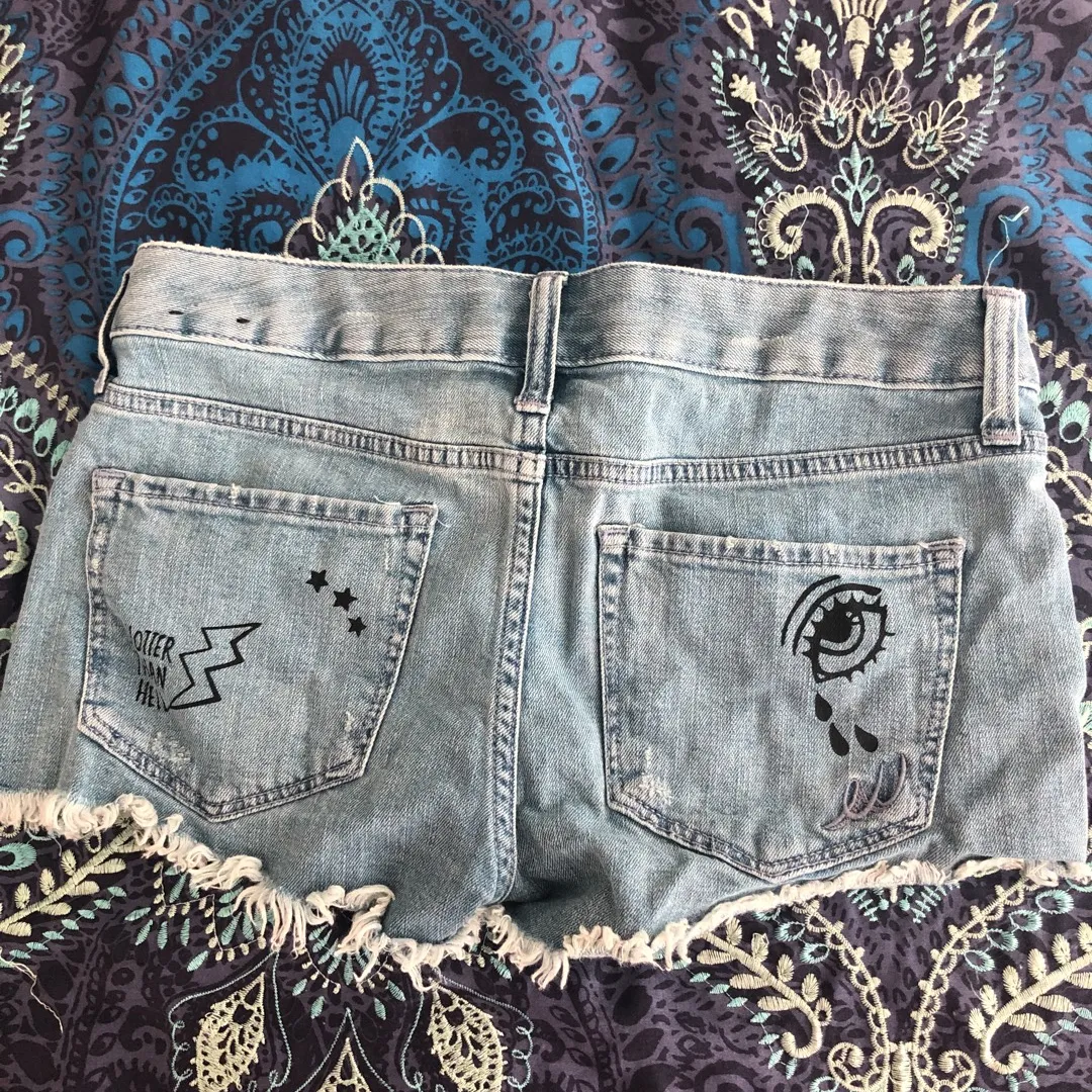 Cute Cut Off Jean Shorts With Details photo 3