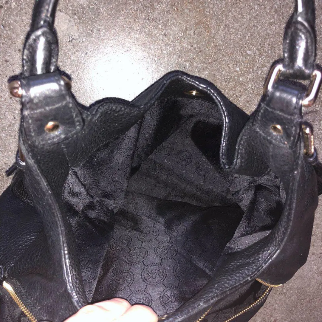 Michael Kors Leather Shoulder Bag photo 5