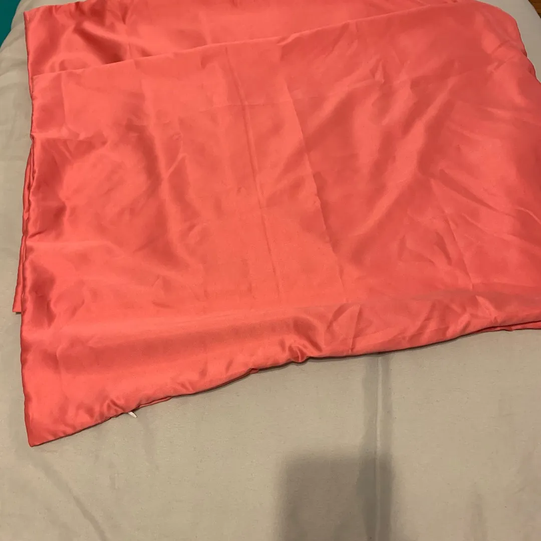 Brand New Pair of Pink Satin Pillowcases photo 3