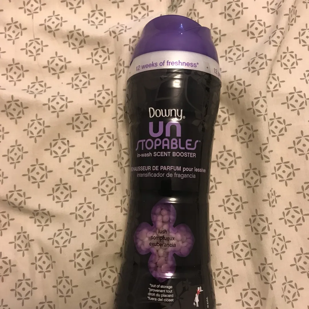 Downy Unstoppables In Wash Scent Booster photo 1