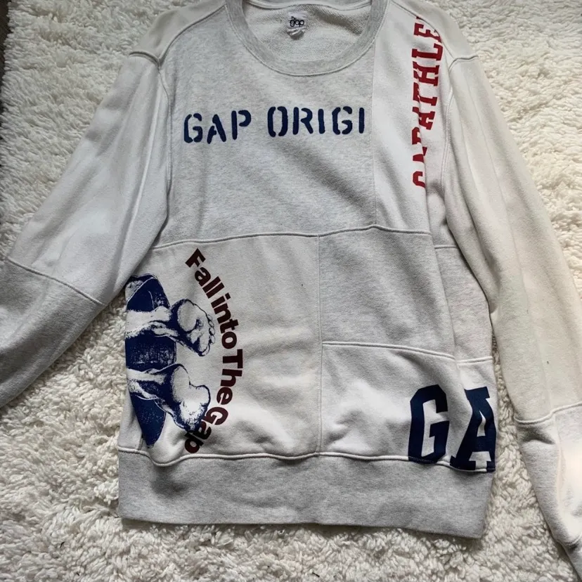 New Gap Sweater photo 1