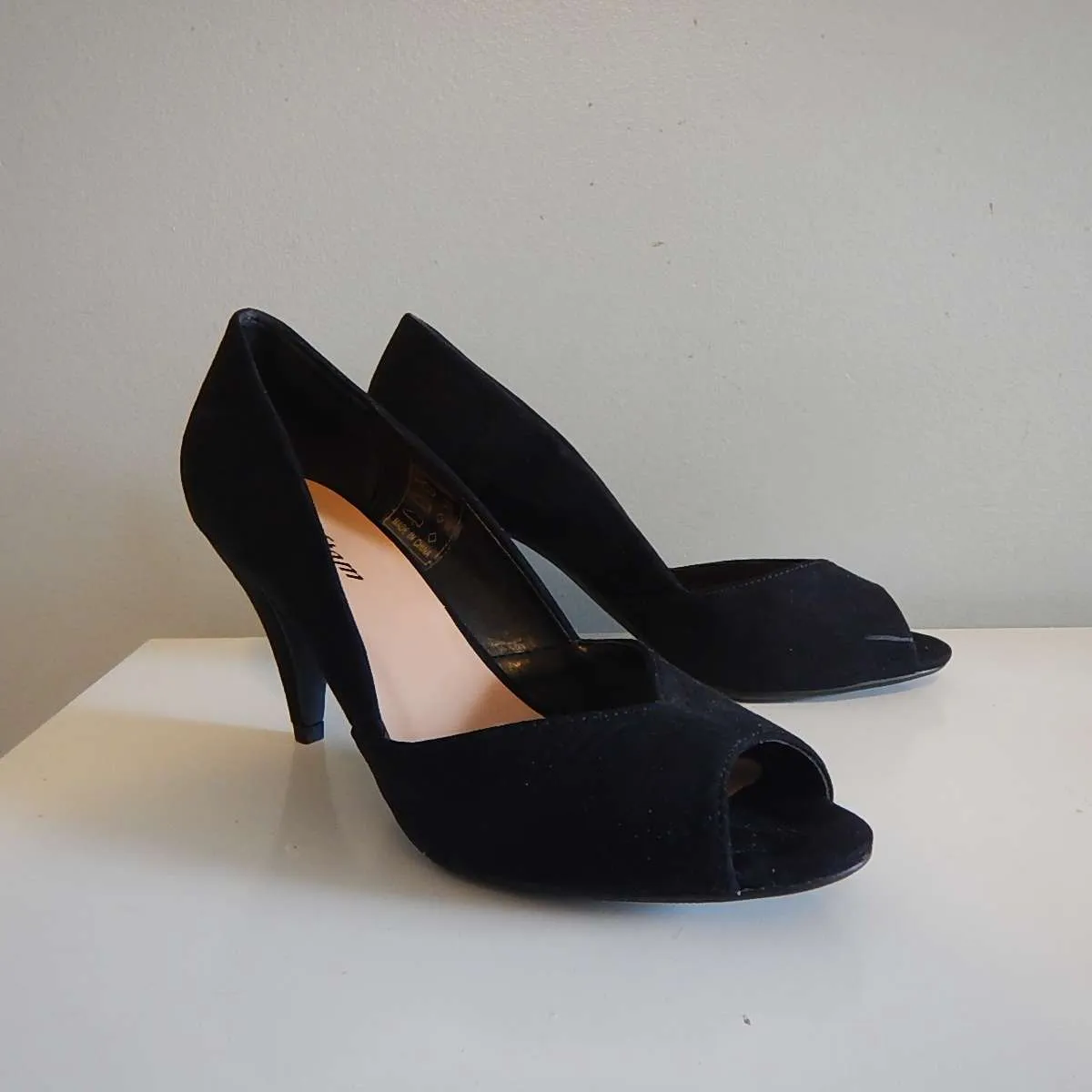 Black heel shoes photo 1
