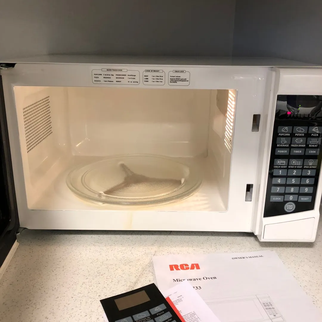 RCA RMW733 0.7 cu. ft. Countertop Microwave in White photo 5