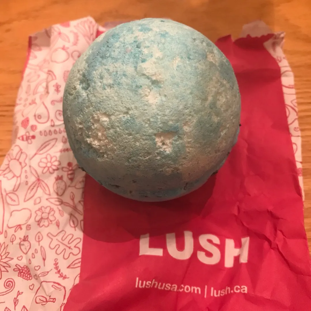 Lush Bath Bomb photo 1