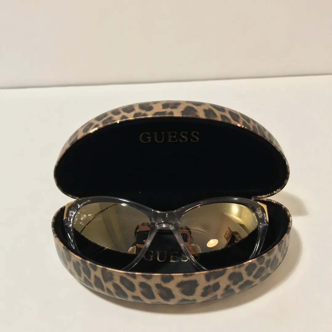 Guess Sunglasses, Case And Cloth photo 4