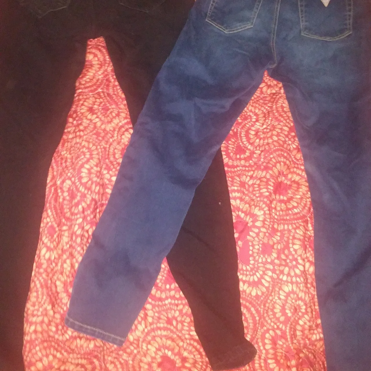 Size 28 Gently-worn Guess Jeans photo 1
