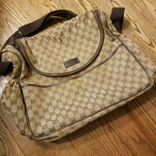 Worn Out Gucci Messenger Bag photo 1