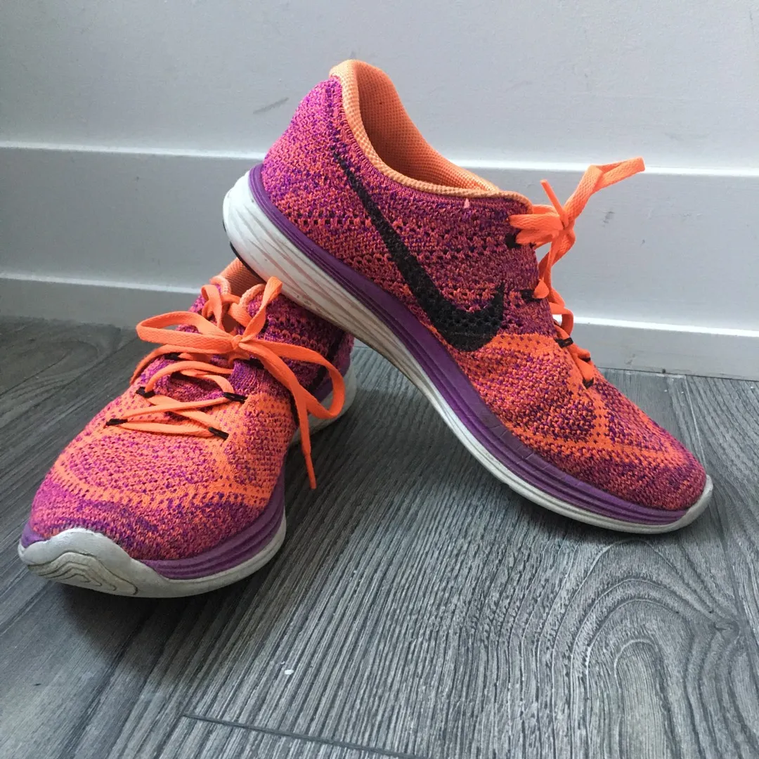 Size 9 Nikes Running Shoes photo 1