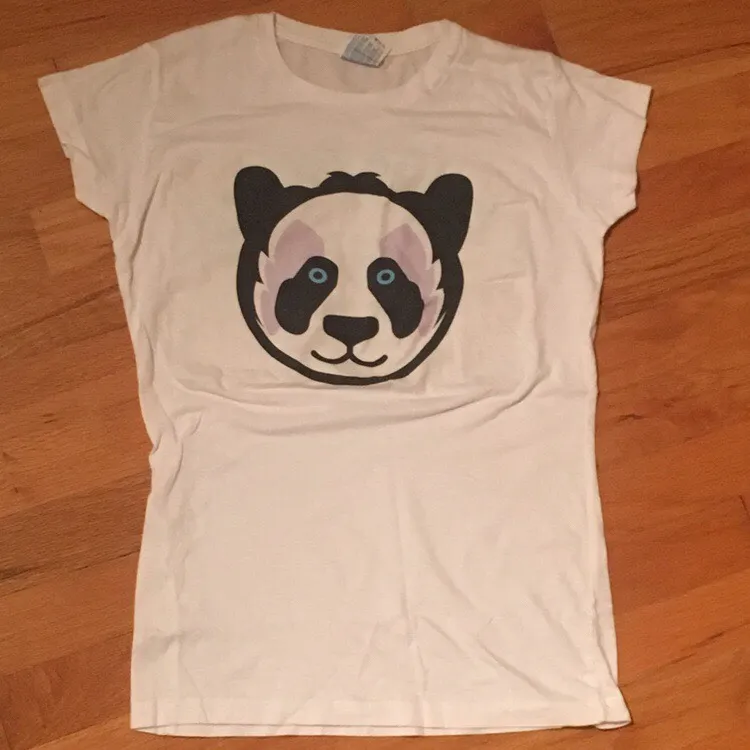 Size S Kawaii cute panda bear face t shirt! Black white w blu... photo 3