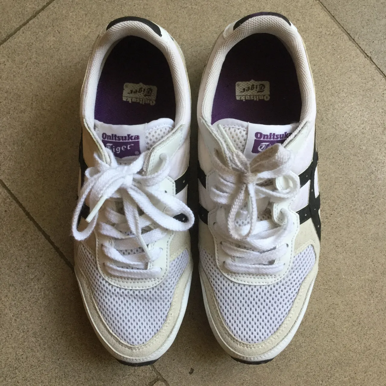 White asics running shoes, barely worn! photo 1