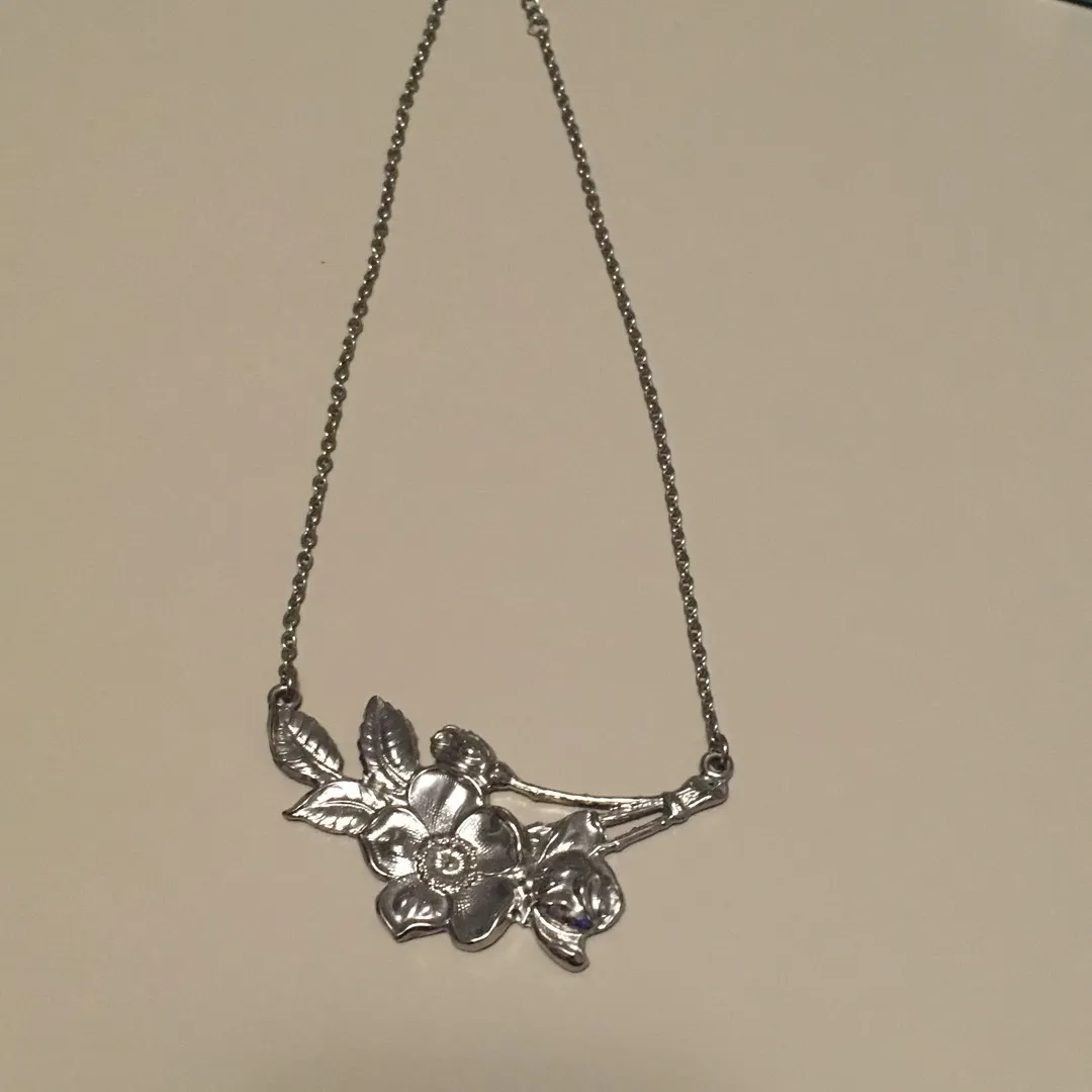 Silver Floral Necklace photo 1