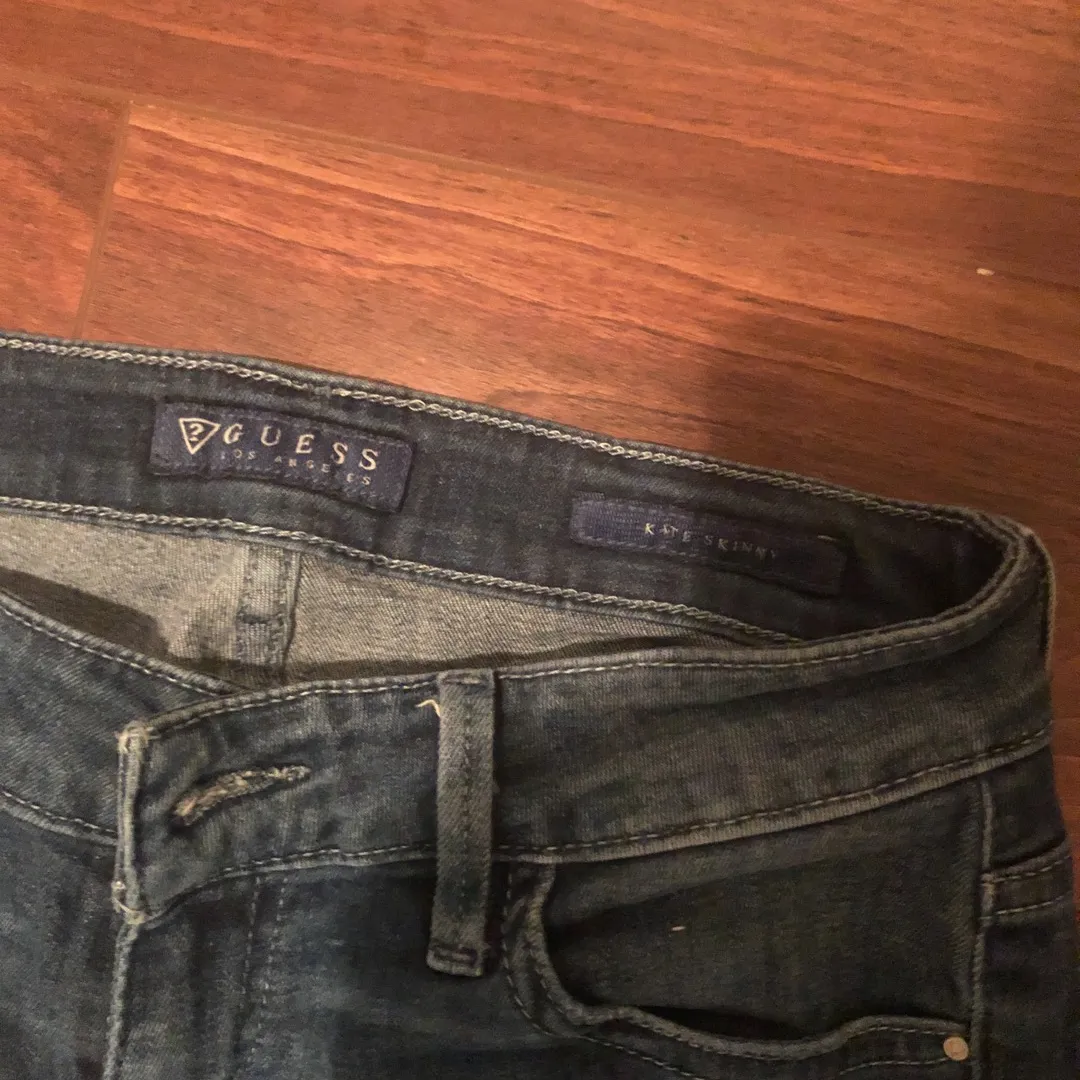 Guess- Kate skinny Distressed Jean photo 3