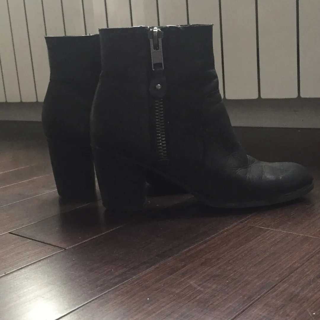 Black Heeled Boots photo 4