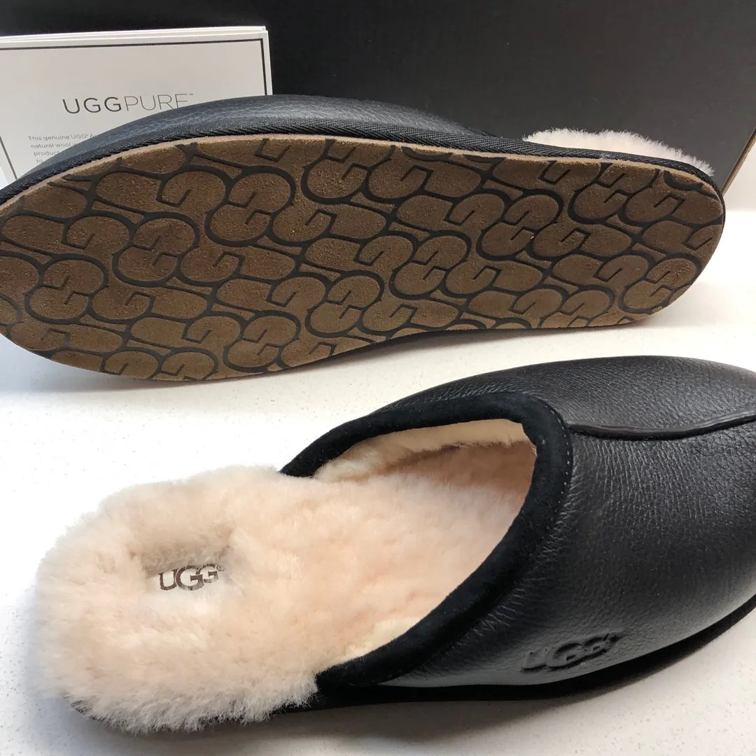 Giftable: Authentic UGG Slippers photo 4