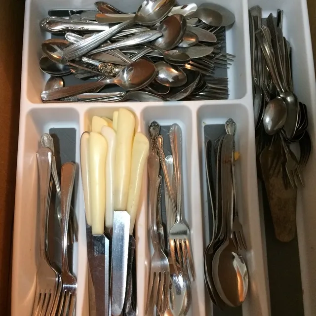 Lots Of Cutlery, Includes The Drawer Holder photo 1