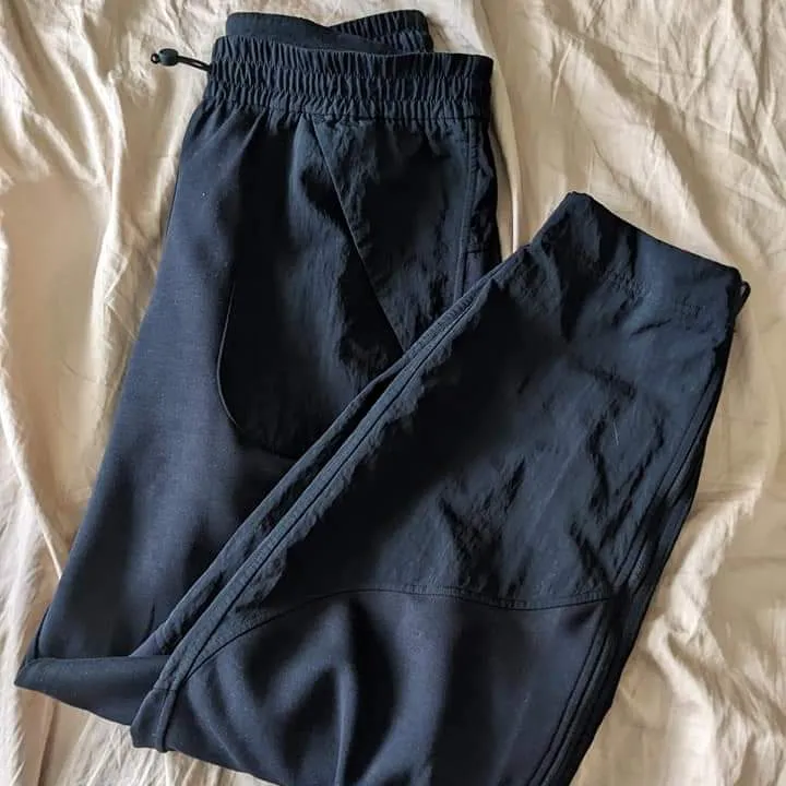 Lululemon Effortless Pants (Size 6) photo 4