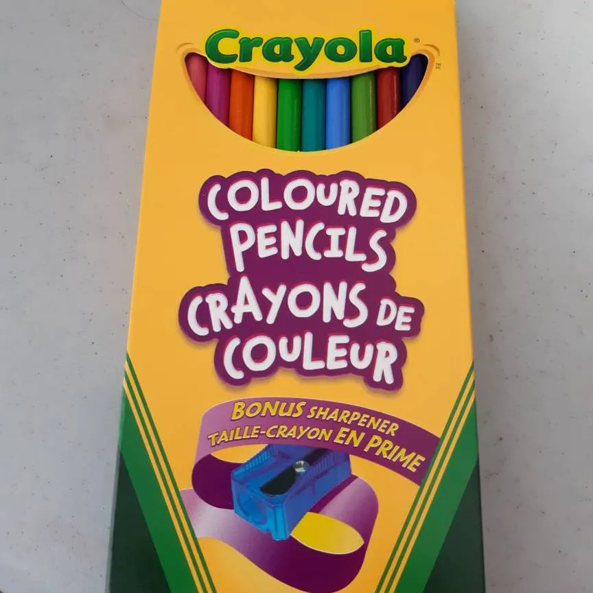 Crayola Pencil Crayons With Sharpener photo 1