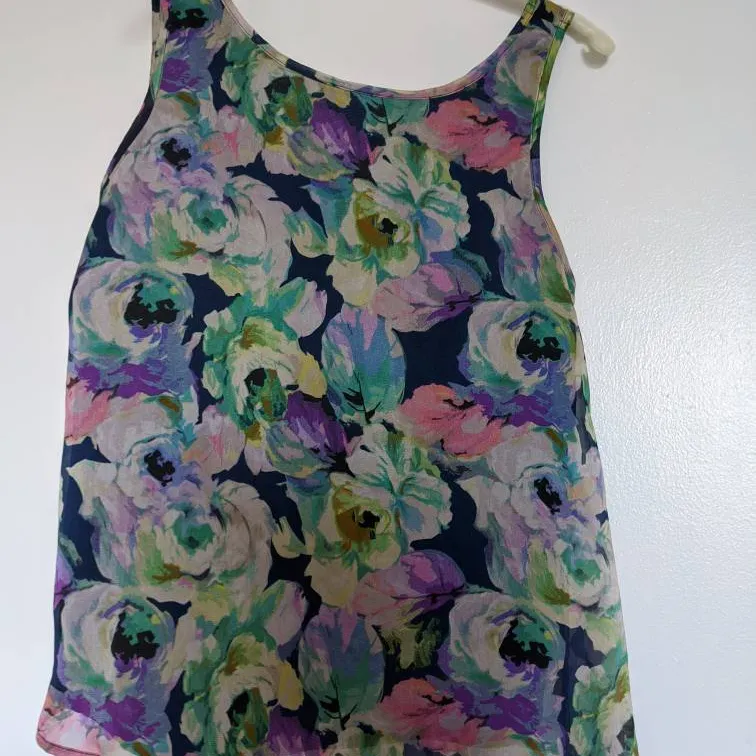 Cute Oversized Floral Top Size Small photo 1