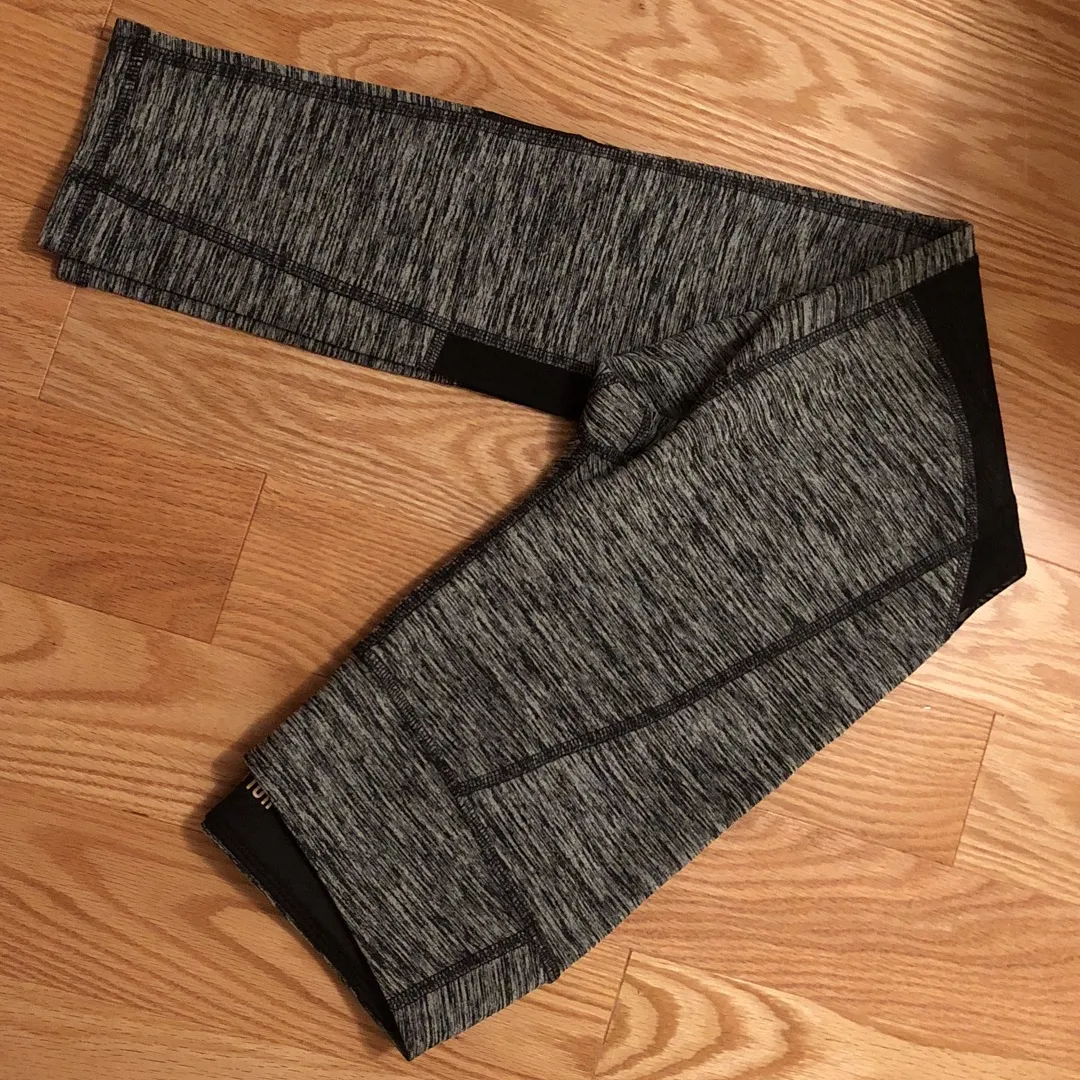 hollister leggings grey + mesh photo 1