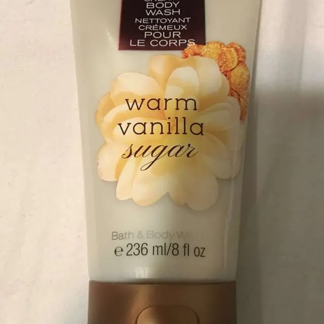 Warm Vanilla Sugar Creamy Body Wash photo 1
