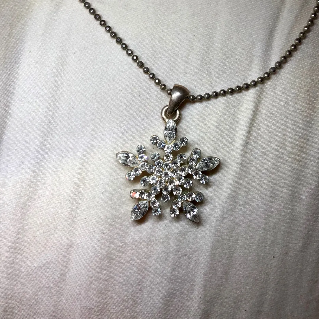 Snowflake Necklace photo 1