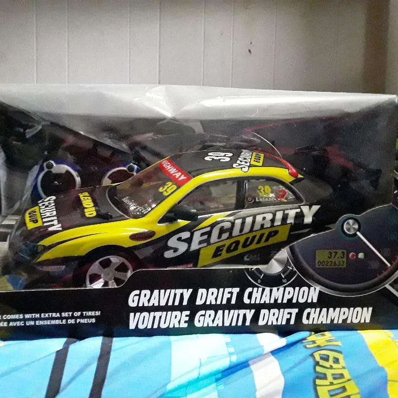BRAND NEW Remote Control "Gravity Drift Champion" Car photo 1